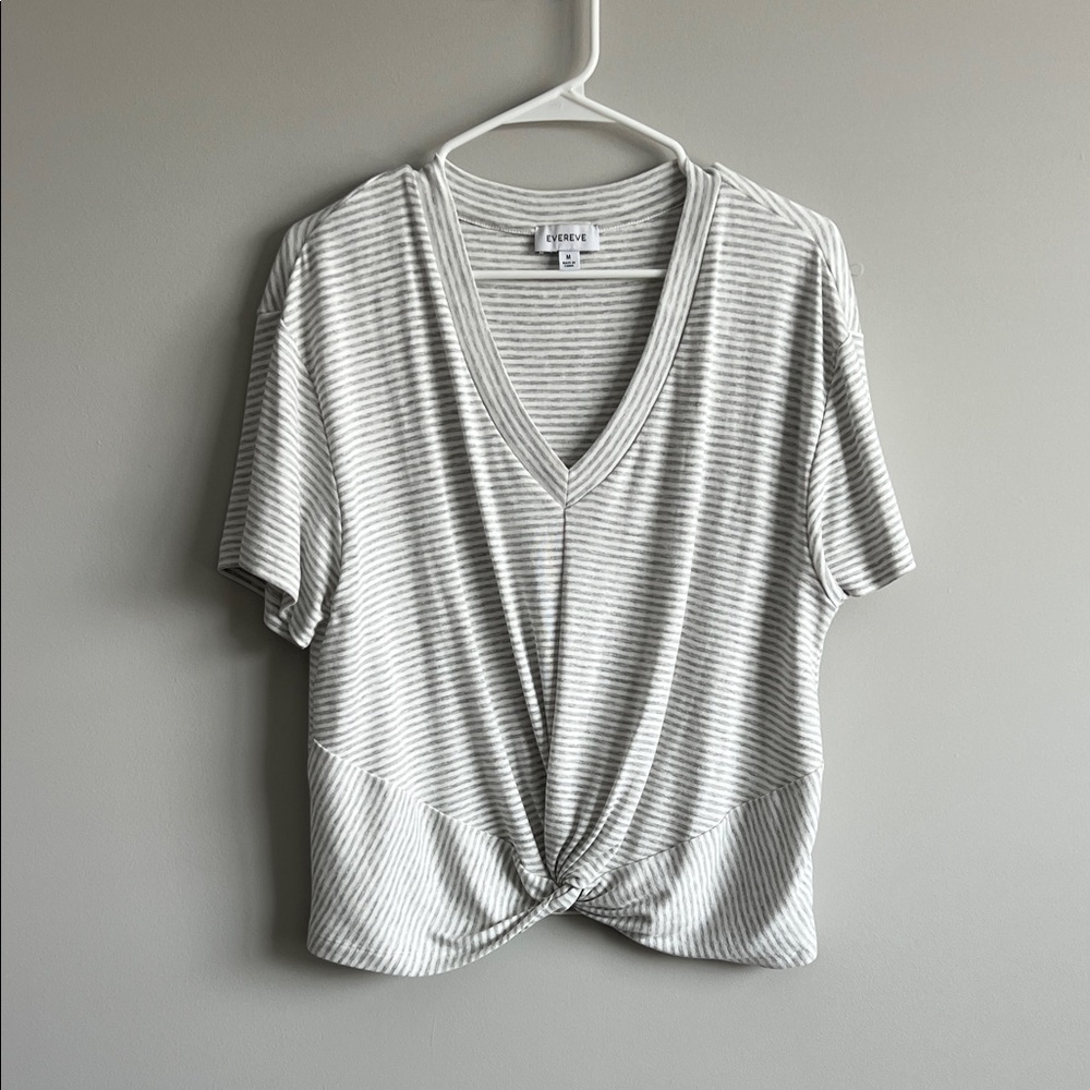 Evereve Striped V-Neck Medium